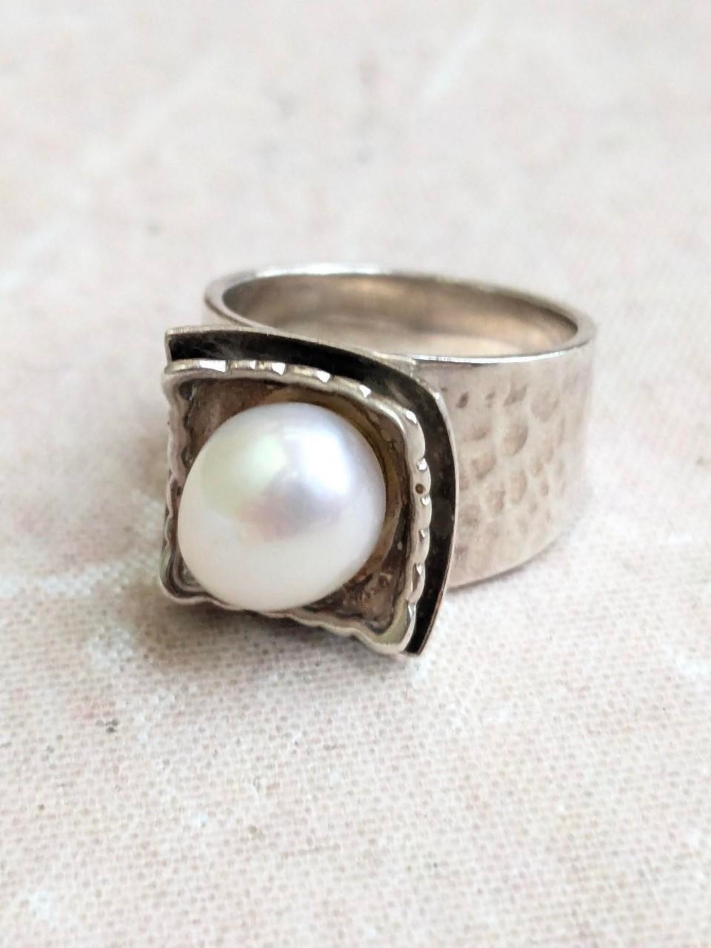 Silpada Fresh Water Baroque Pearl and Hammered 925 Ring Size 6.5